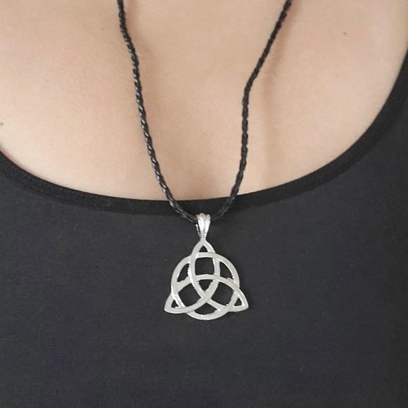 New Pewter Celtic Knot Triquetra Trinity Necklace - Picture 4 of 10